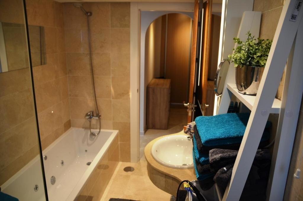Penthouse Mit Privatem Jacuzzi In Marbella - La Mairena Appartement Ojén Buitenkant foto