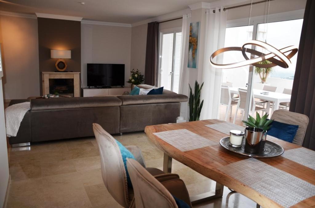 Penthouse Mit Privatem Jacuzzi In Marbella - La Mairena Appartement Ojén Buitenkant foto