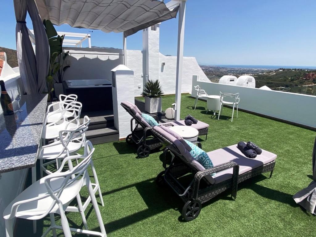 Penthouse Mit Privatem Jacuzzi In Marbella - La Mairena Appartement Ojén Buitenkant foto