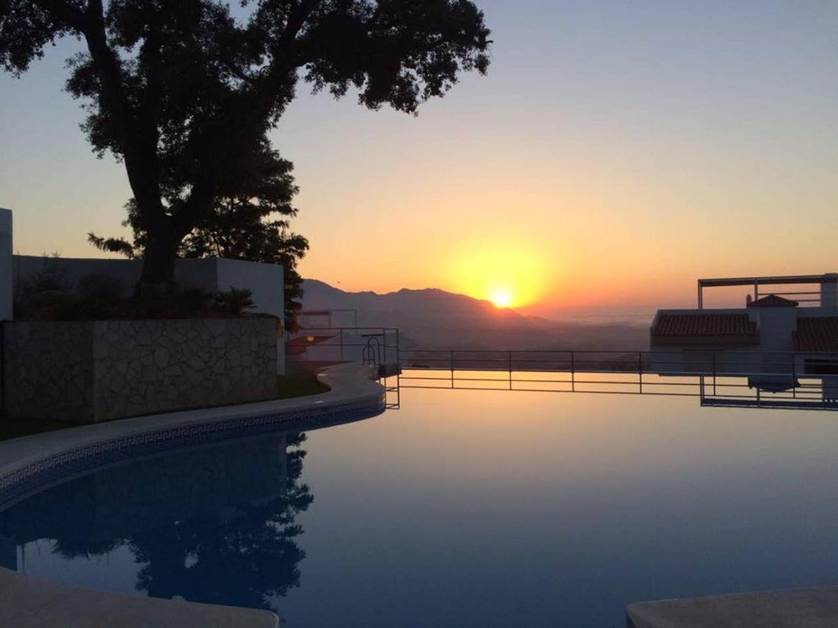 Penthouse Mit Privatem Jacuzzi In Marbella - La Mairena Appartement Ojén Buitenkant foto