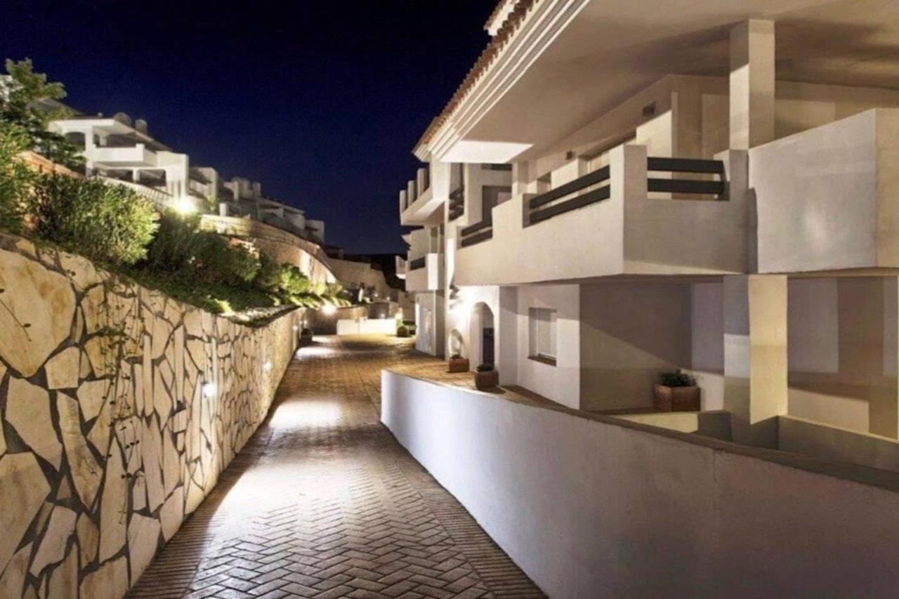 Penthouse Mit Privatem Jacuzzi In Marbella - La Mairena Appartement Ojén Buitenkant foto